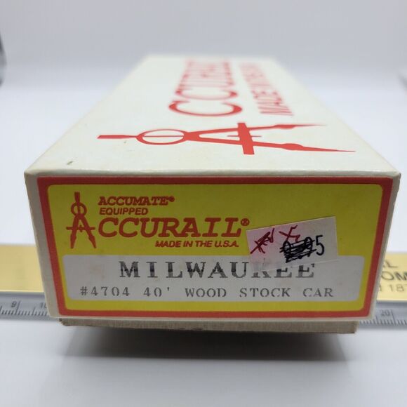 Accurail Milwaukee #4704 wood stock car - open box - Picture 8 of 8